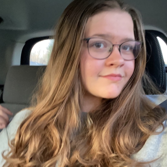 Meet your Posher, Hannah - Picture 1 of 1